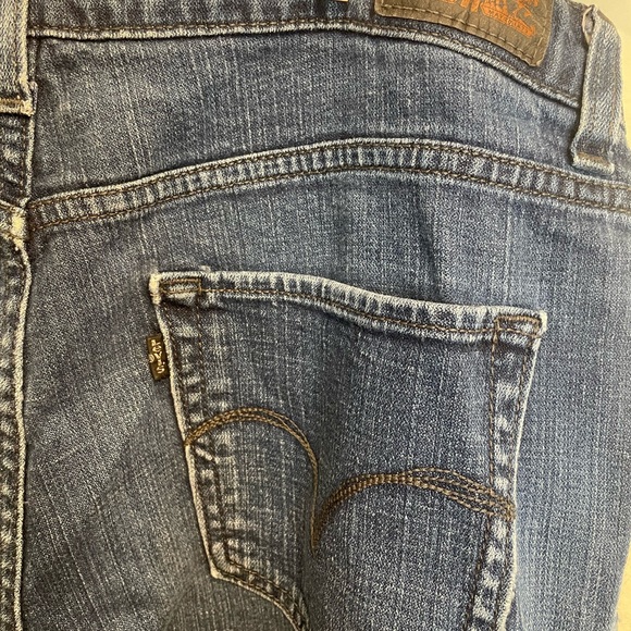 Levi’s Mid Rise Skinny Jeans - Picture 4 of 6
